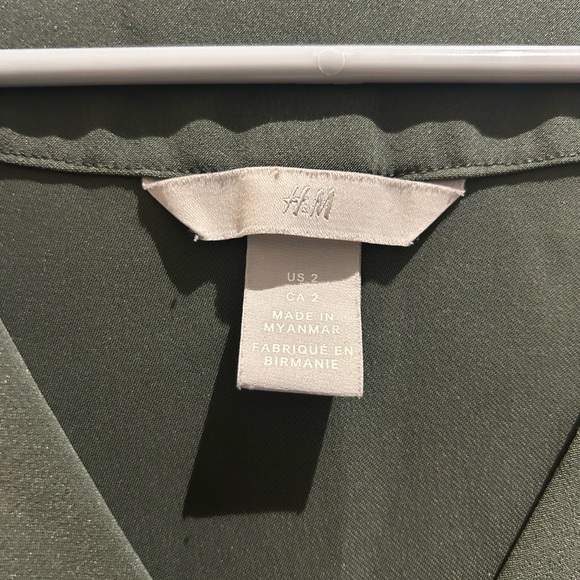 Elegant V-Neck Olive Green Women's Top - Picture 3 of 3